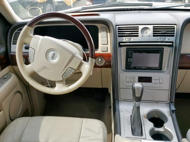 5LMFU28R73LJ24405 - 2003 LINCOLN NAVIGATOR WHITE photo 9