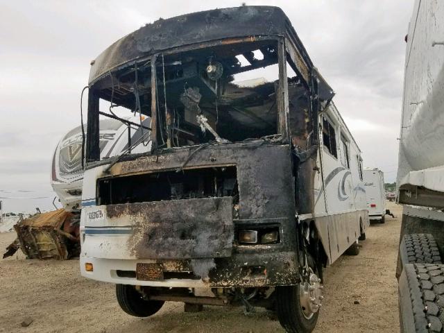 5B4MP67G443376648 - 2004 WINNEBAGO MOTORHOME WHITE photo 2