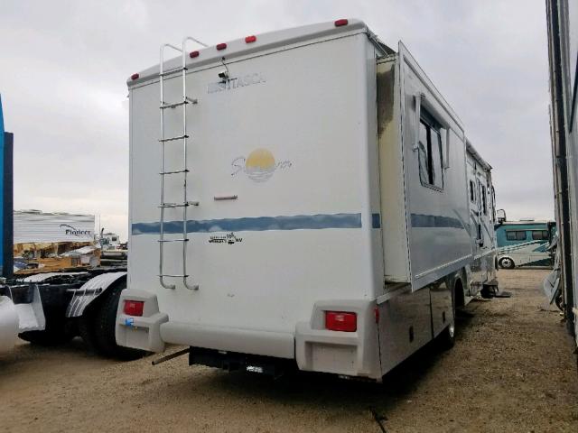 5B4MP67G443376648 - 2004 WINNEBAGO MOTORHOME WHITE photo 4