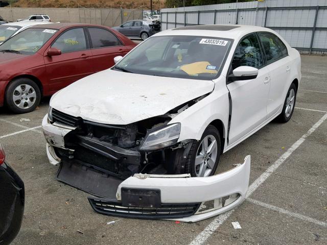 3VW3L7AJ2CM457024 - 2012 VOLKSWAGEN JETTA TDI WHITE photo 2