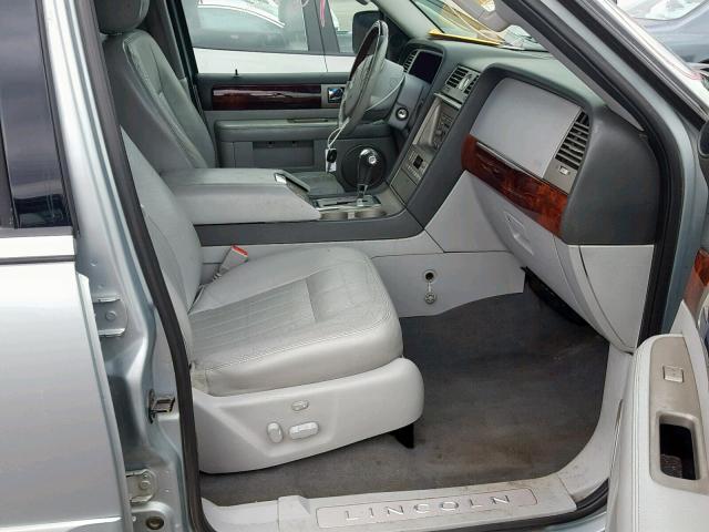 5LMFU27545LJ12617 - 2005 LINCOLN NAVIGATOR SILVER photo 5