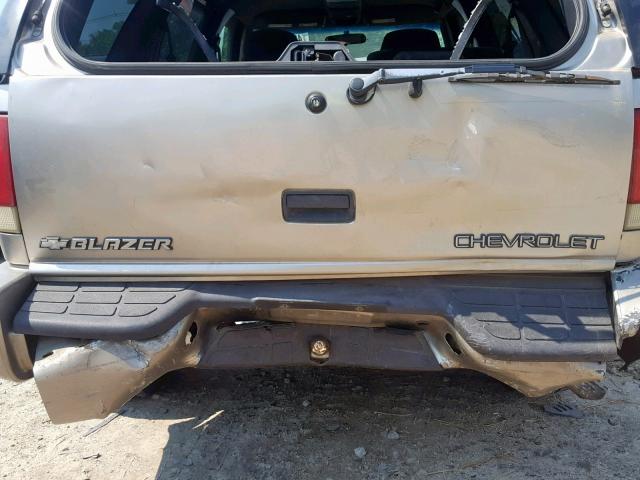 1GNDT13W712128215 - 2001 CHEVROLET BLAZER BEIGE photo 9