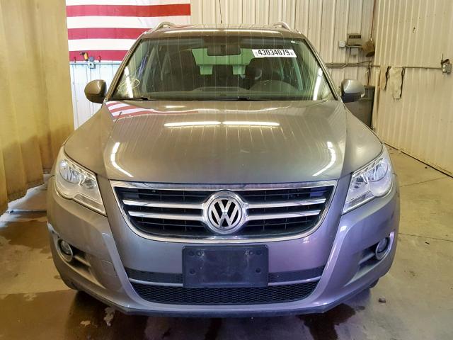 WVGBV7AX7AW518714 - 2010 VOLKSWAGEN TIGUAN SE GRAY photo 9