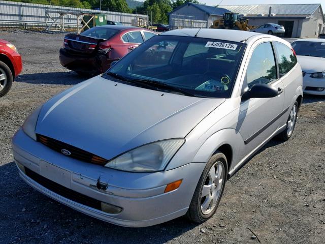 3FAFP31361R176607 - 2001 FORD FOCUS ZX3 SILVER photo 2