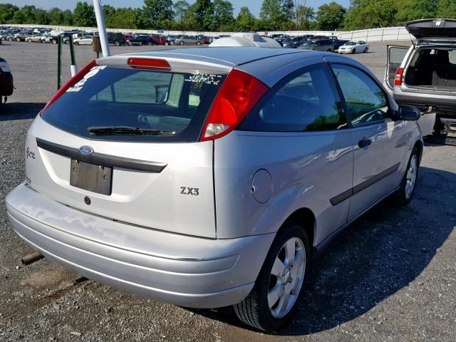 3FAFP31361R176607 - 2001 FORD FOCUS ZX3 SILVER photo 4