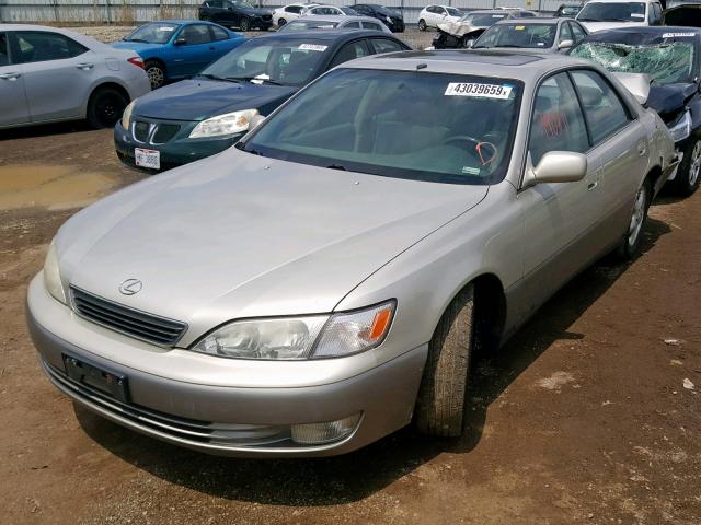 JT8BF28G6W5016850 - 1998 LEXUS ES 300 GRAY photo 2