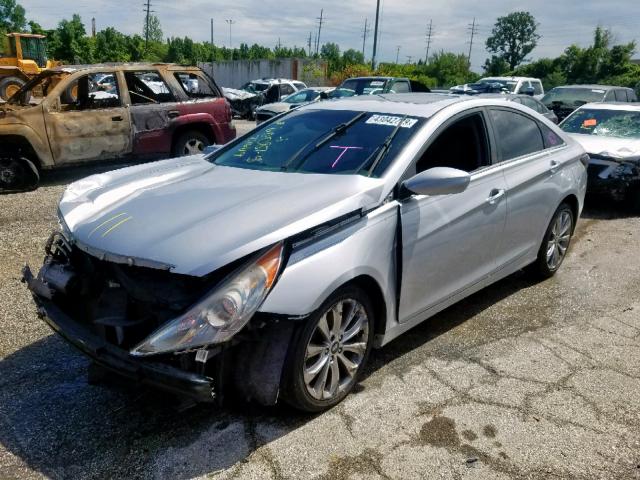 5NPEC4AB7CH425436 - 2012 HYUNDAI SONATA SE SILVER photo 2