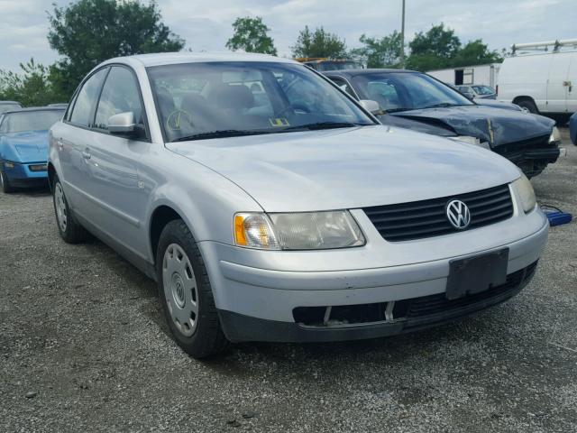 WVWAC63B81P029914 - 2001 VOLKSWAGEN PASSAT GLS SILVER photo 1