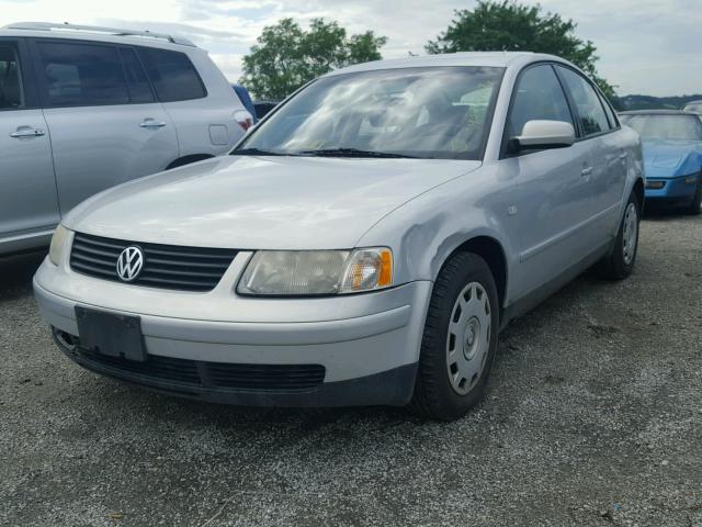 WVWAC63B81P029914 - 2001 VOLKSWAGEN PASSAT GLS SILVER photo 2