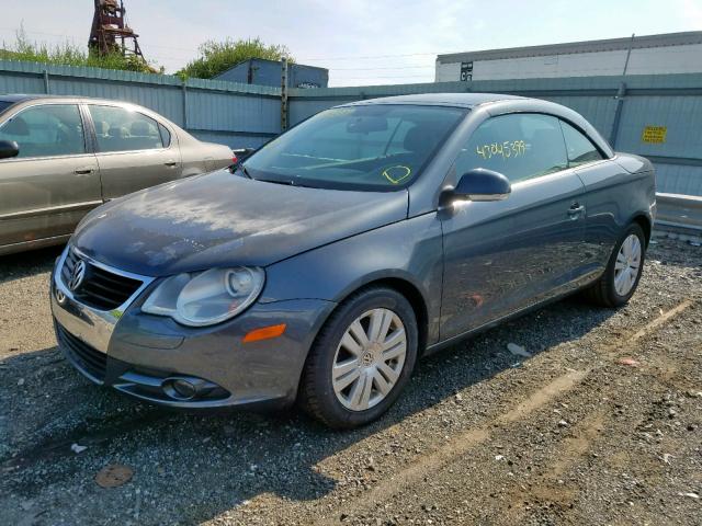 WVWBA71F67V050576 - 2007 VOLKSWAGEN EOS 2.0T GRAY photo 2