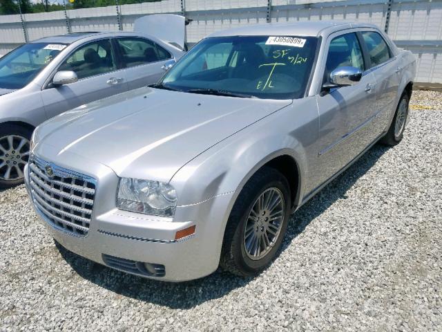 2C3CA5CV8AH220955 - 2010 CHRYSLER 300 TOURIN SILVER photo 2