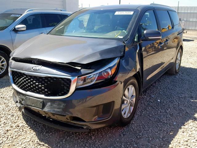 KNDMB5C13G6119813 - 2016 KIA SEDONA LX GRAY photo 2