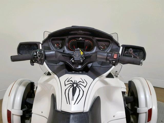 2BXNBDD15EV001286 - 2014 CAN-AM SPYDER ROA WHITE photo 18