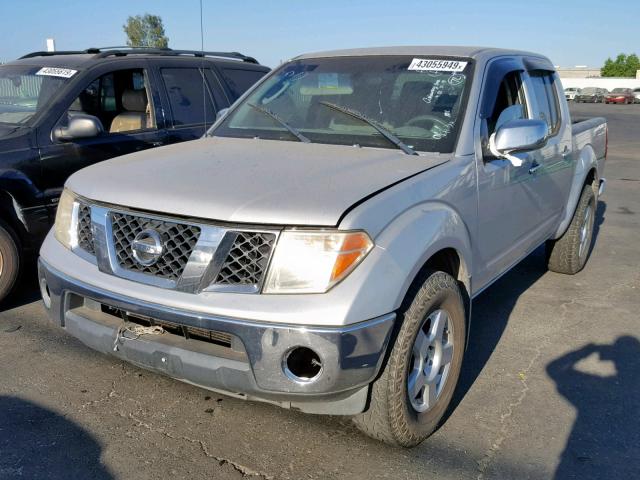 1N6AD07U18C411738 - 2008 NISSAN FRONTIER C SILVER photo 2