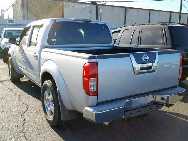 1N6AD07U18C411738 - 2008 NISSAN FRONTIER C SILVER photo 3