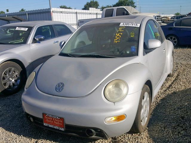 3VWCC21C6YM459984 - 2000 VOLKSWAGEN NEW BEETLE SILVER photo 2