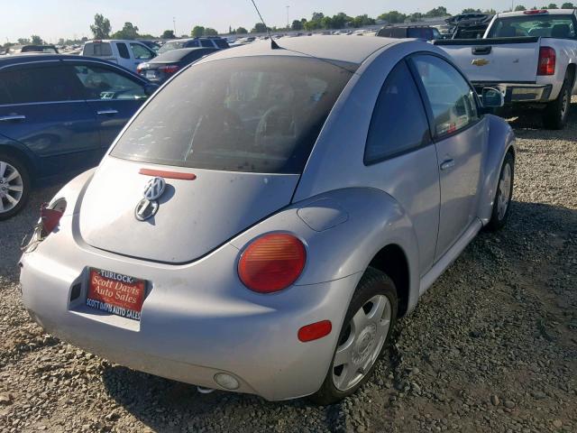 3VWCC21C6YM459984 - 2000 VOLKSWAGEN NEW BEETLE SILVER photo 4