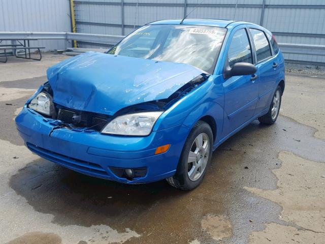 1FAHP37N67W292011 - 2007 FORD FOCUS ZX5 BLUE photo 2