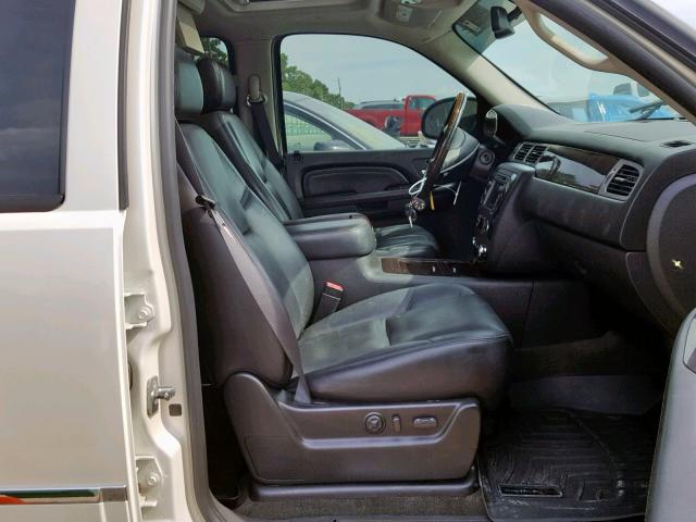 1GKFK06259R243653 - 2009 GMC YUKON XL D CREAM photo 5