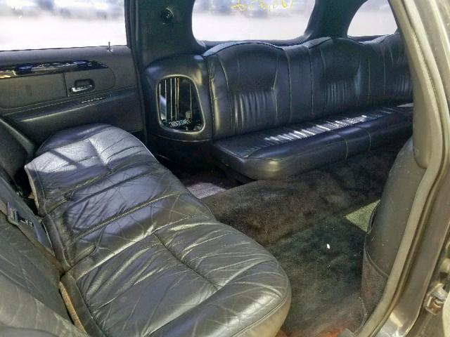 1L1FM81WXWY703810 - 1998 LINCOLN TOWN CAR L GRAY photo 6