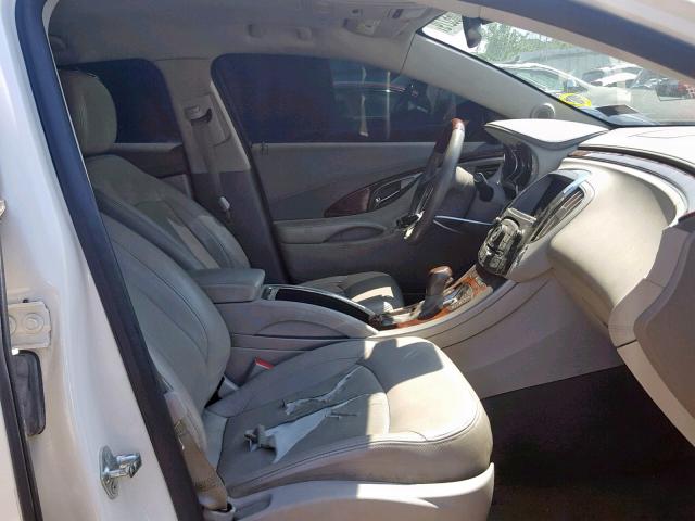 1G4GJ5E33CF125583 - 2012 BUICK LACROSSE T WHITE photo 5