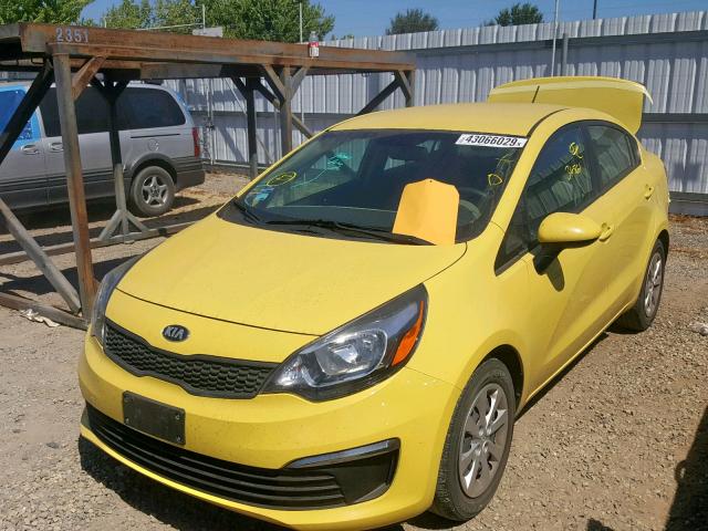 KNADM4A36G6553410 - 2016 KIA RIO LX YELLOW photo 2