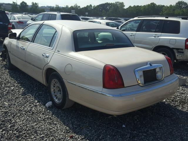 1LNHM83W5XY624616 - 1999 LINCOLN TOWN CAR C CREAM photo 3