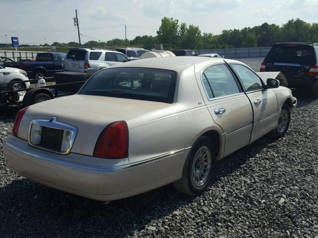 1LNHM83W5XY624616 - 1999 LINCOLN TOWN CAR C CREAM photo 4