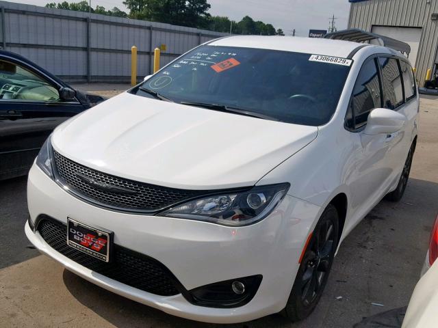 2C4RC1FG5KR560615 - 2019 CHRYSLER PACIFICA T WHITE photo 2