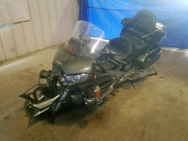 1HFSC47H9AA903509 - 2010 HONDA GL1800 GRAY photo 2