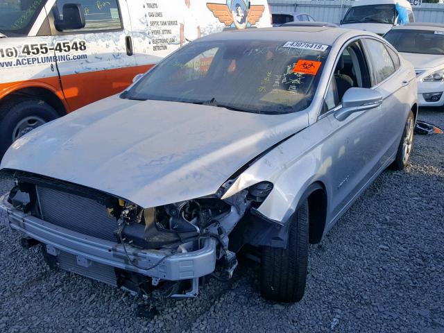 3FA6P0RU2KR235858 - 2019 FORD FUSION TIT SILVER photo 2