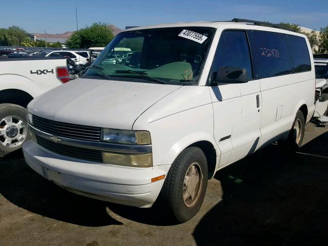 1GNDM19W3YB107733 - 2000 CHEVROLET ASTRO WHITE photo 2