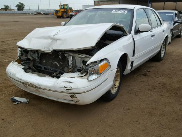 2FAFP74W2XX229973 - 1999 FORD CROWN VICT WHITE photo 2