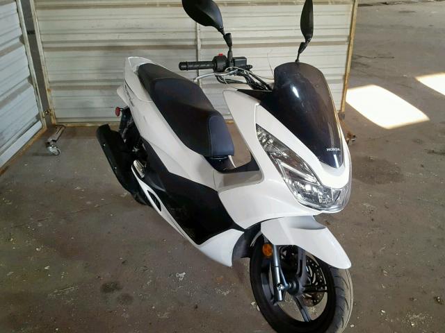 RLHKF180XHY200253 - 2017 HONDA PCX 150 WHITE photo 1