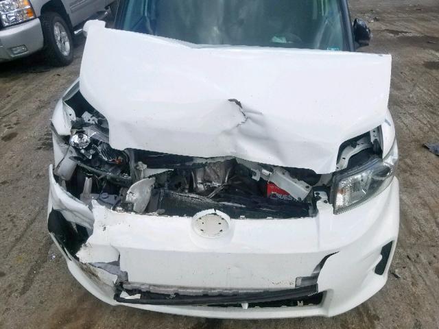 JTLZE4FE1CJ014317 - 2012 SCION XB WHITE photo 7