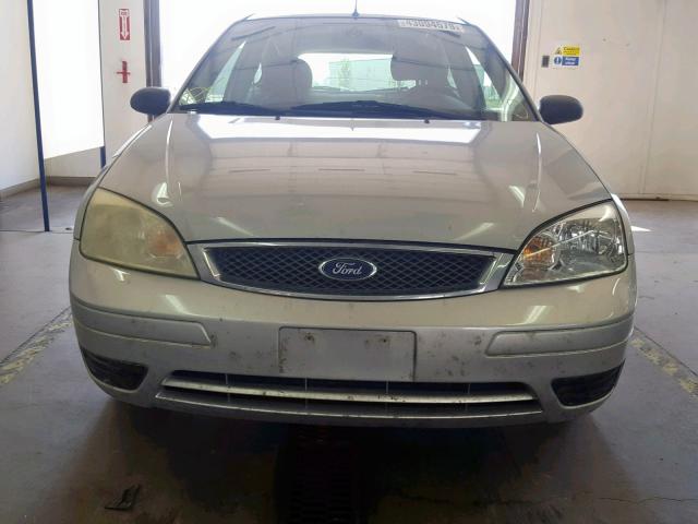 3FAFP31NX5R142466 - 2005 FORD FOCUS ZX3 SILVER photo 9