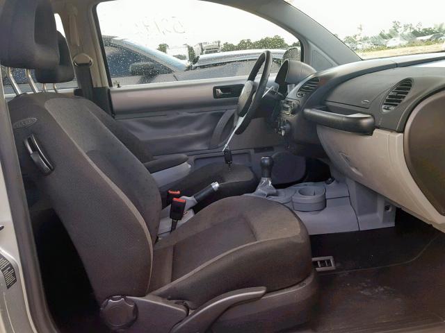 3VWCB21C91M465447 - 2001 VOLKSWAGEN NEW BEETLE SILVER photo 5