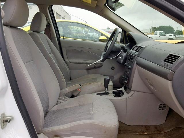 1G1AK52F957580515 - 2005 CHEVROLET COBALT WHITE photo 5