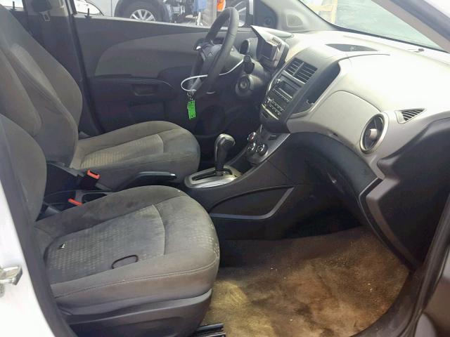 1G1JA5SH9E4233238 - 2014 CHEVROLET SONIC LS WHITE photo 5