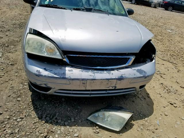 1FAHP34N35W304777 - 2005 FORD FOCUS ZX4 SILVER photo 9