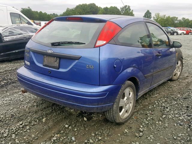 3FAFP31334R100623 - 2004 FORD FOCUS ZX3 BLUE photo 4