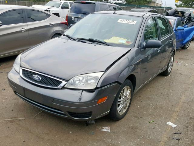 1FAFP37N57W180534 - 2007 FORD FOCUS ZX5 GRAY photo 2