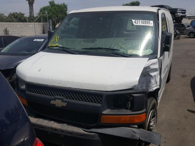 1GCSGAFX0B1159001 - 2011 CHEVROLET EXPRESS G1 WHITE photo 2