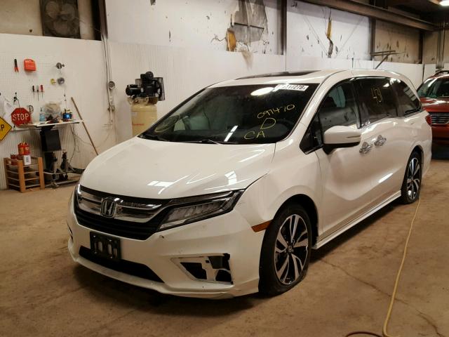 5FNRL6H94JB097470 - 2018 HONDA ODYSSEY EL WHITE photo 2