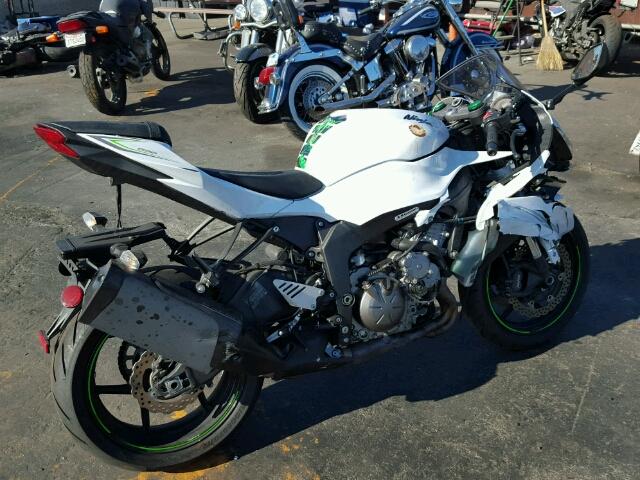 JKBZXJF11HA012257 - 2017 KAWASAKI ZX636 F WHITE photo 4