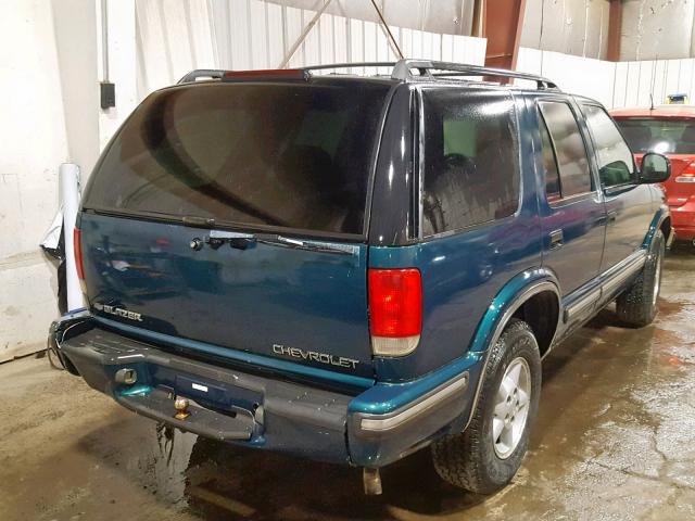 1GNDT13W2WK161145 - 1998 CHEVROLET BLAZER GREEN photo 4