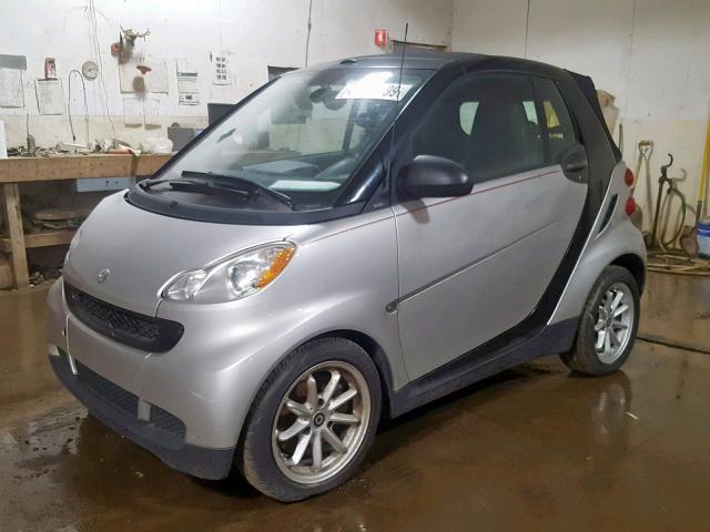 WMEEK31X69K261911 - 2009 SMART FORTWO PAS WHITE photo 2