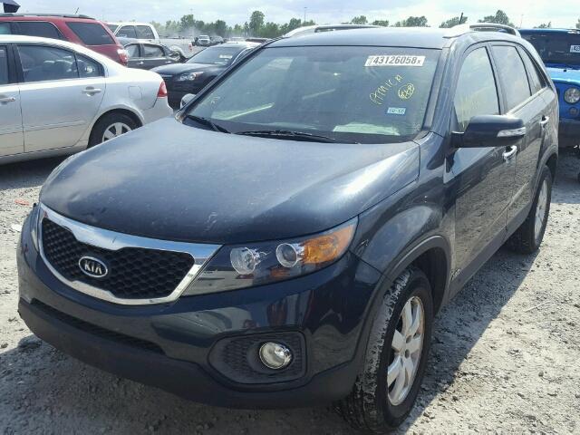 5XYKTCA69DG393257 - 2013 KIA SORENTO LX BLUE photo 2