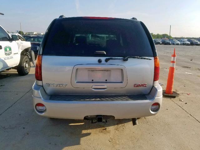 1GKDS13S442115567 - 2004 GMC ENVOY SILVER photo 9