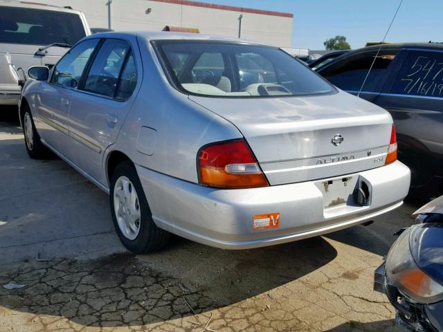 1N4DL01D9XC217586 - 1999 NISSAN ALTIMA XE SILVER photo 3